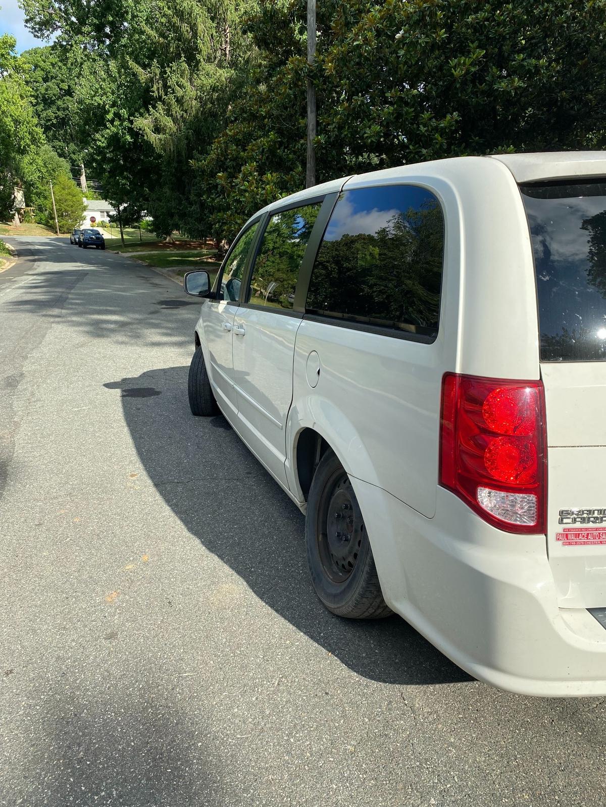 This photo shows the top of the wheel tilting inward due to the broken axle on the minivan.