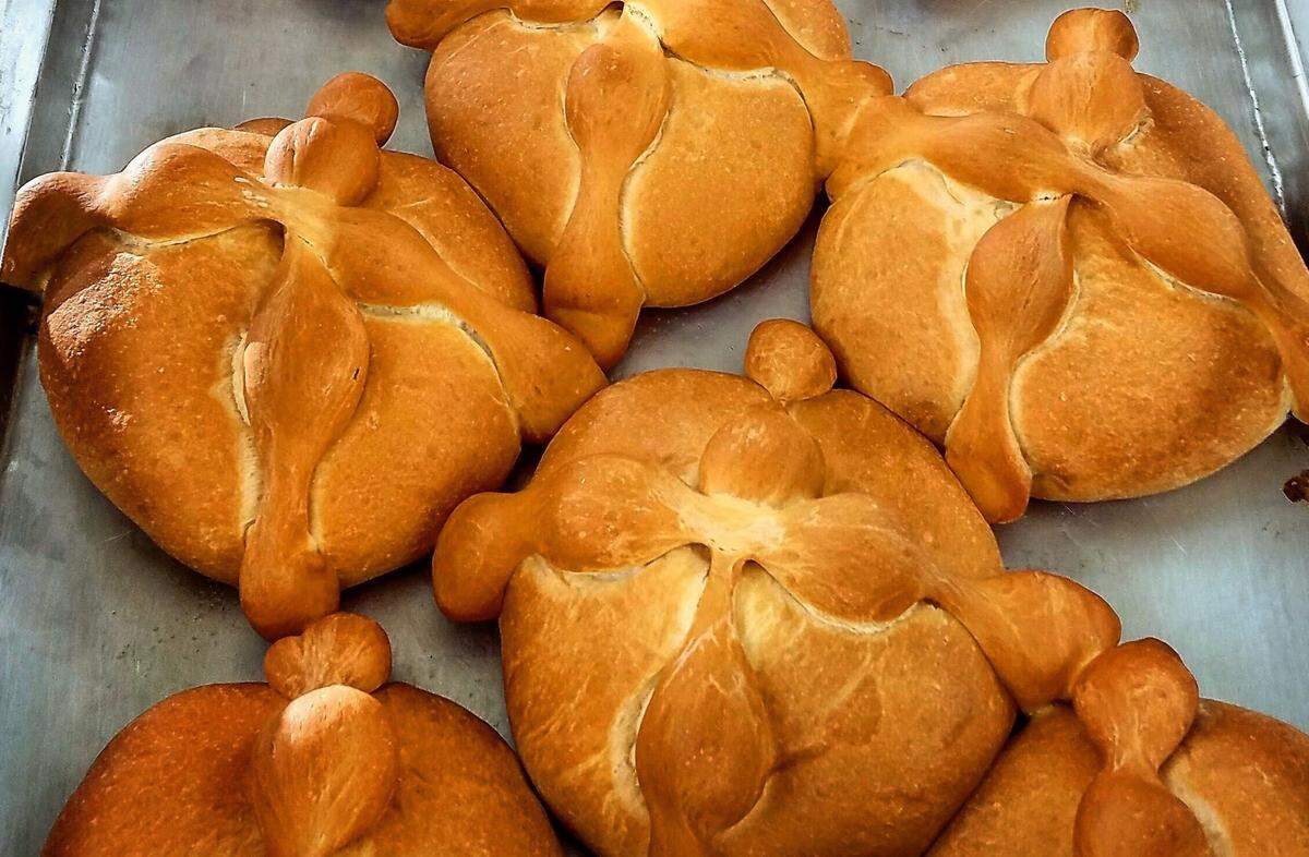 Pan de muerto at Manolo’s.