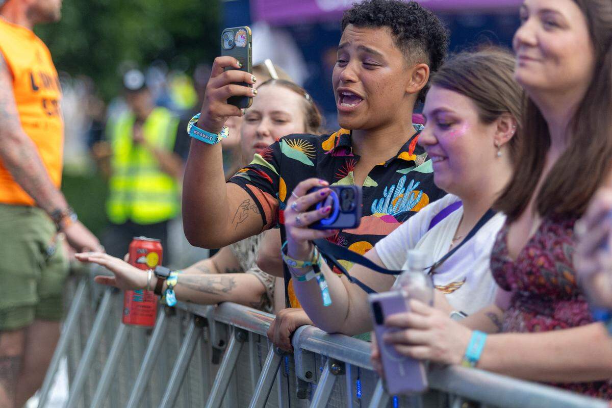 Fans at Lovin’ Life Music Fest 2025.
