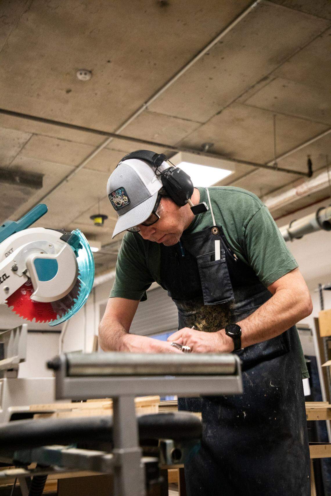 Che Machado, an art installation technician, prepares to cut a piece of wood on Jan. 20 to build the support for an arch in the upcoming Pablo Picasso exhibition.