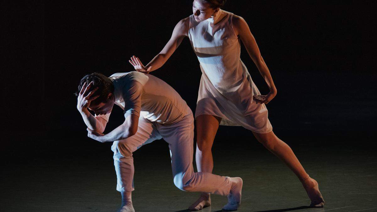 Dancers Peter Mazurowski and Elizabeth Truell, with choreography by Chelsea Dumas, performing “Journey Home” during an “Innovative Works” dress rehearsal.
