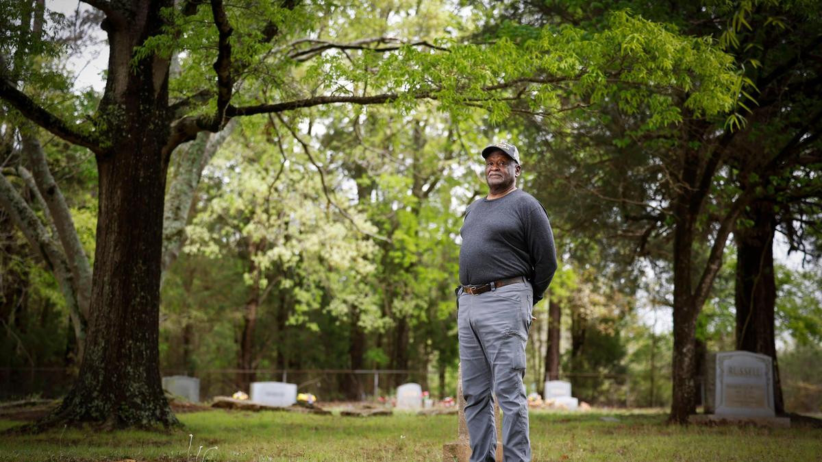 Frank Bauknight’s great-grandfather, Frank Lee, is buried in Siloam Cemetery. “It’s instrumental we go up and try to keep this place alive, rather than let it sit and deteriorate,” he said.