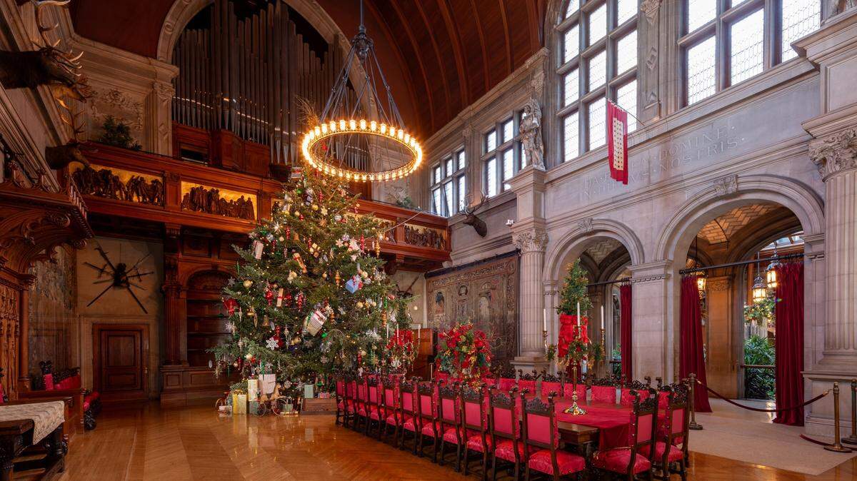 The 2023 Banquet Hall Christmas tree in Biltmore House.