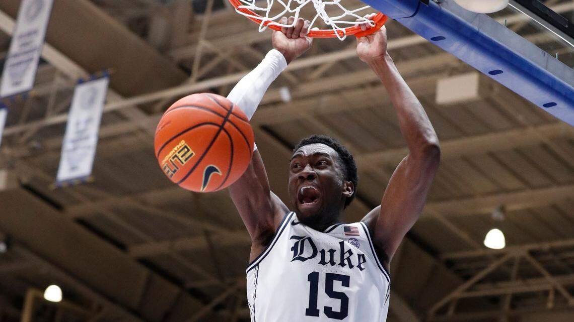 Duke’s Mark Williams (15) slams in two during the first half of Duke’s game against N.C. State at Cameron Indoor Stadium in Durham, N.C., Saturday, January 15, 2022.