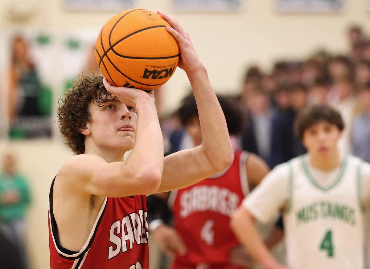 South Meck’s Jim Gatehouse prepares to release a free throw shot during action against Myers Park on Friday, January 17, 2025 at Myers Park High in Charlotte, NC. 
