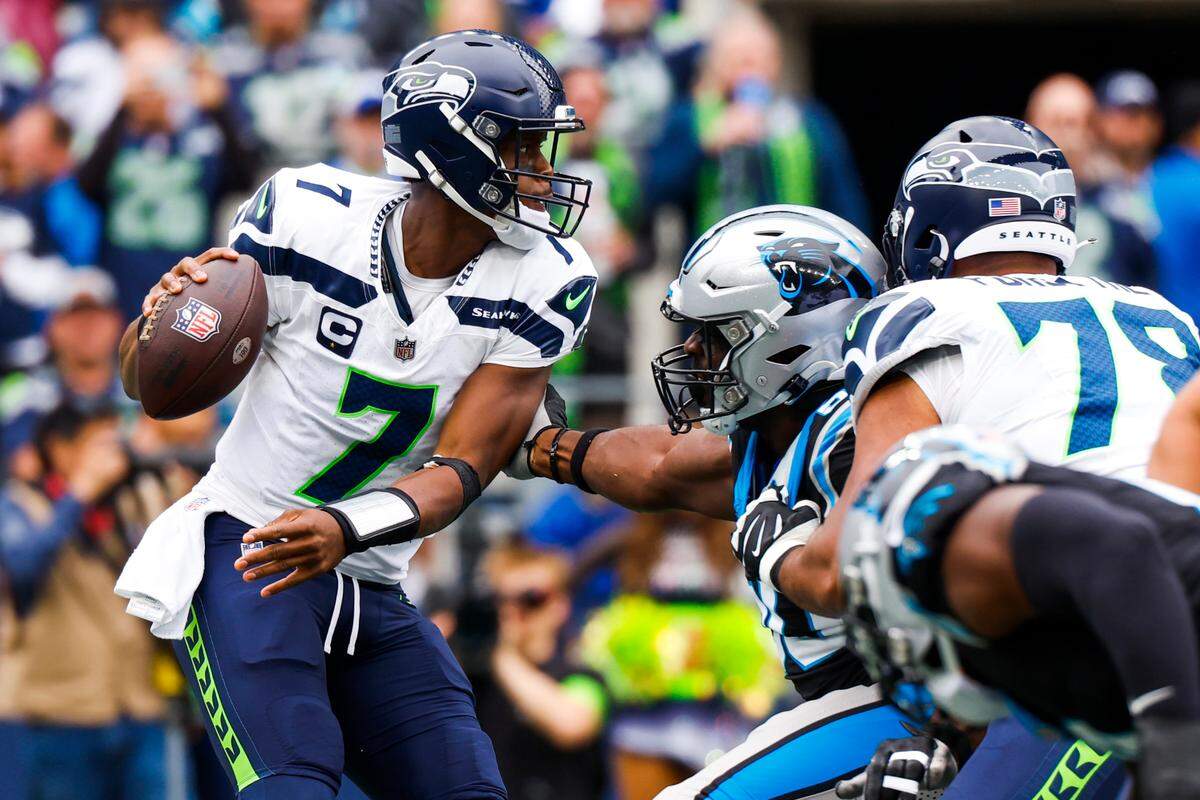 Sep 24, 2023; Seattle, Washington, USA; Seattle Seahawks quarterback Geno Smith (7) escapes a sack attempt by Carolina Panthers linebacker Justin Houston (50) during the first quarter at Lumen Field. Mandatory Credit: Joe Nicholson-USA TODAY Sports