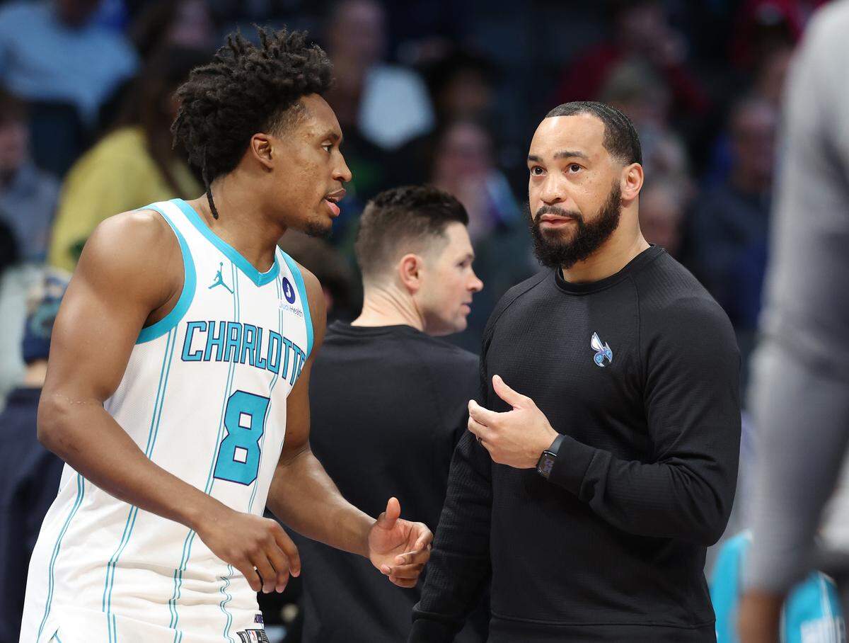 Charlotte Hornets guard Collin Sexton, left, speaks with assistant coach Lamar Skeeter, right, during action against the New Orleans Pelicans at Spectrum Center in Charlotte, NC on Monday, February 2, 2026. The Hornets defeated the Pelicans 102-95.
