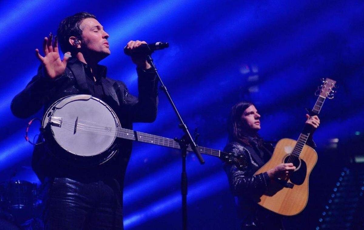 Scott Avett, left, and Seth Avett playED The Avett Brothers’ annual New Year’s Eve show at Raleigh’s PNC Arena last Dec. 31.