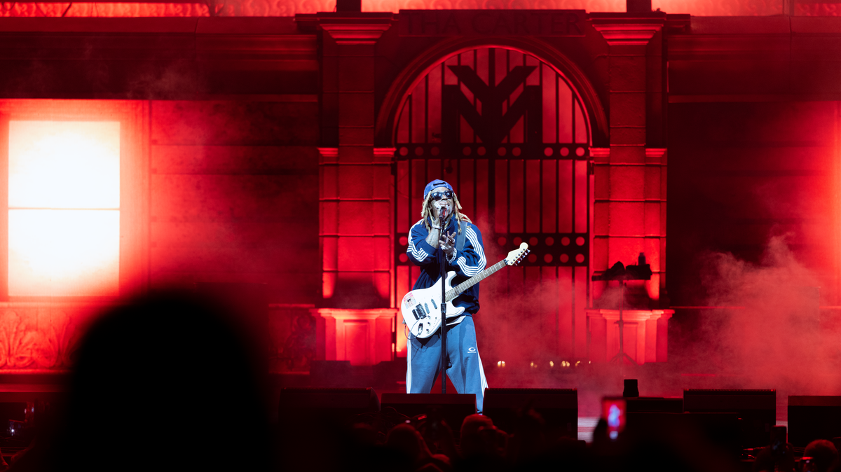 For no particular reason, rapper Lil Wayne’s show at PNC Music Pavilion on Thursday started at roughly the time it was originally supposed to END.