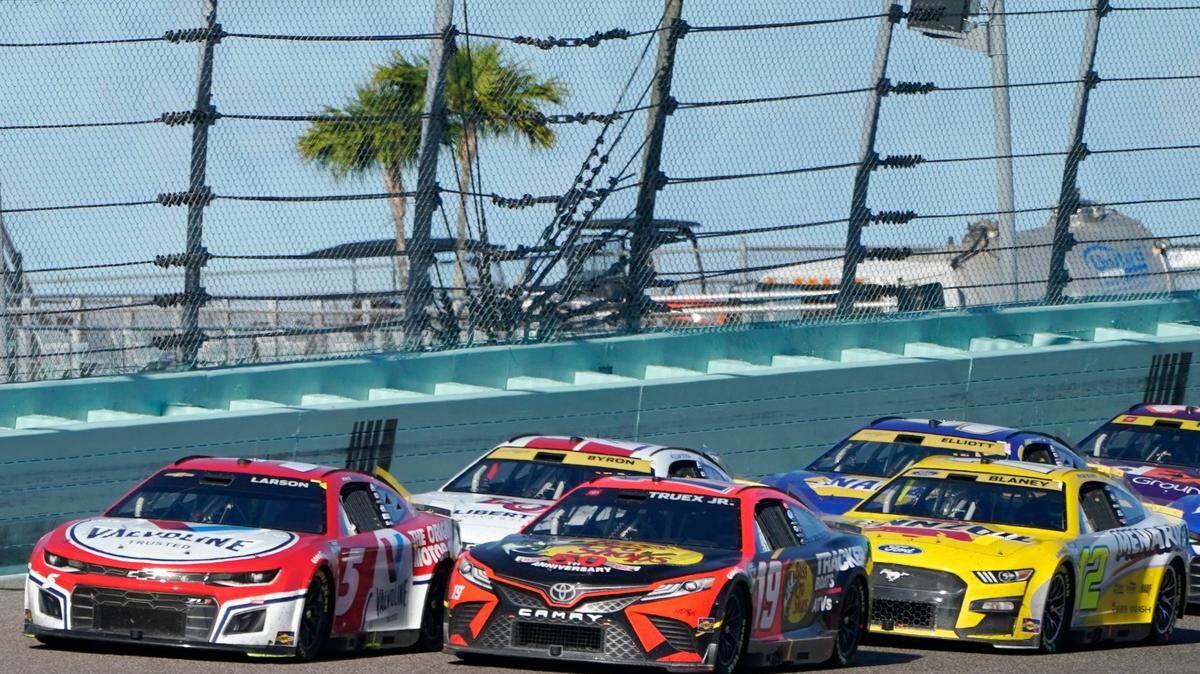 Kyle Larson (5), Martin Truex Jr. (19) and Ryan Blaney (12) approach the start finish line after a yellow caution flag during a NASCAR Cup Series auto race at Homestead-Miami Speedway, Sunday, Oct. 23, 2022, in Homestead, Fla. (AP Photo/Terry Renna)