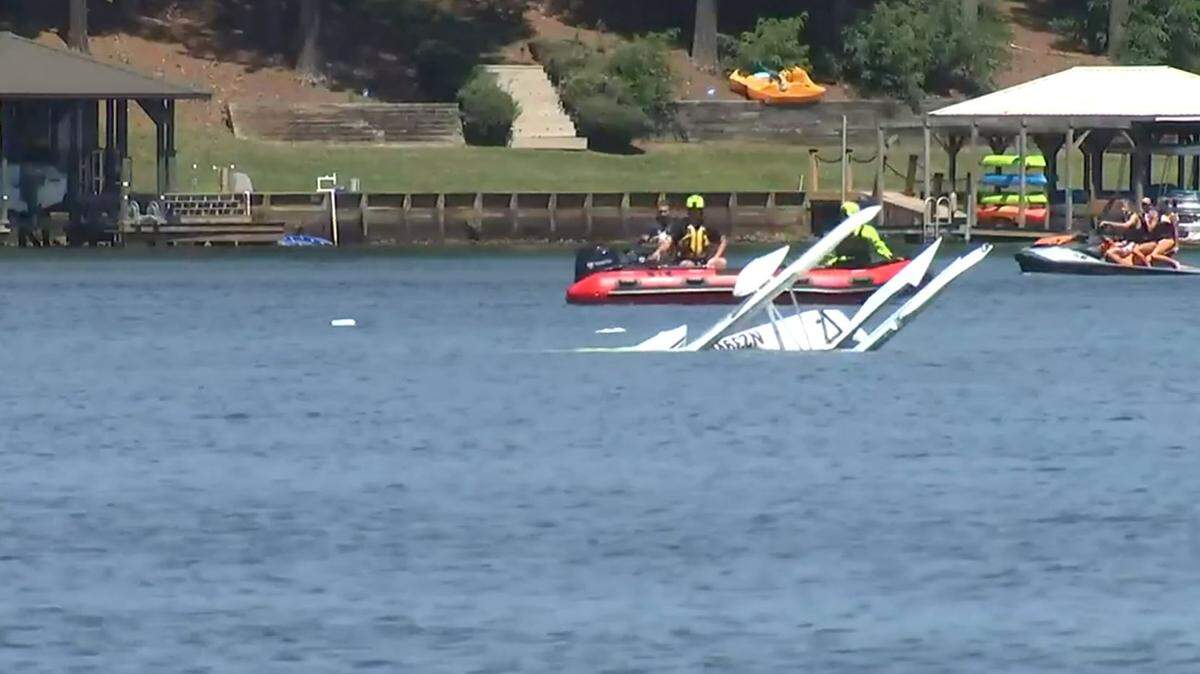 The pilot and passenger of a single engine plane that crashed in Hickory have been identified. 