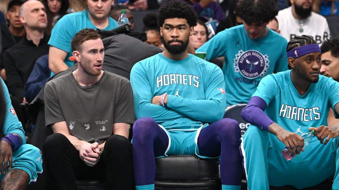 Charlotte Hornets injured forward Gordon Hayward, left, sits on the teamÕs bench next to center Nick Richards, center, during first half action against the Atlanta Hawks at Spectrum Center in Charlotte, NC on Wednesday, March 16, 2022.