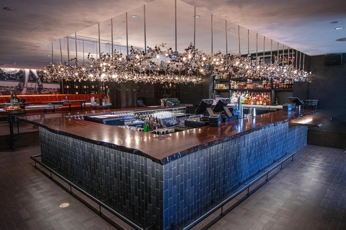 The bar at Steak 48 in SouthPark.