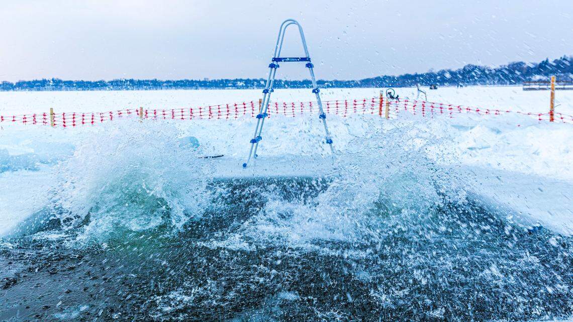 Cold Plunges Explained: What Does 2 Minutes in Ice Water Really Do to Your Brain?
