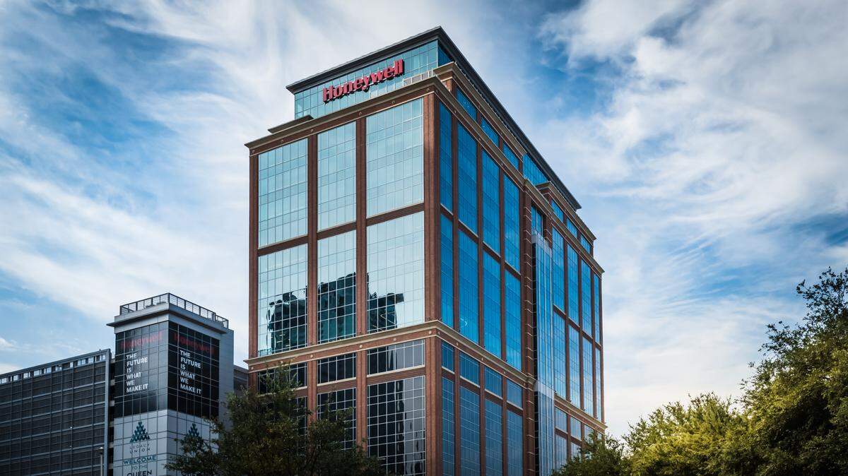 Electronic manufacturer Honeywell’s 23-story global headquarters in uptown sold to a new owner this week for $275 million.