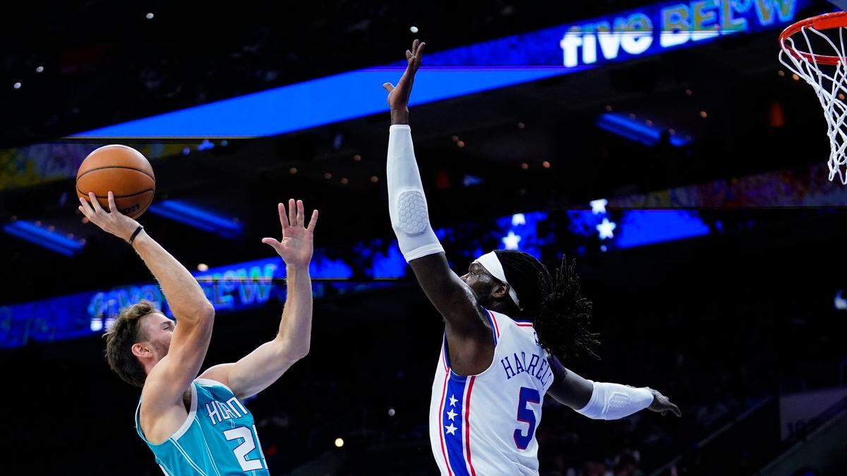Charlotte Hornets’ Gordon Hayward, left, goes up for a shot against Philadelphia 76ers’ Montrezl Harrell during the first half of a preseason NBA basketball game, Wednesday, Oct. 12, 2022, in Philadelphia. (AP Photo/Matt Slocum)