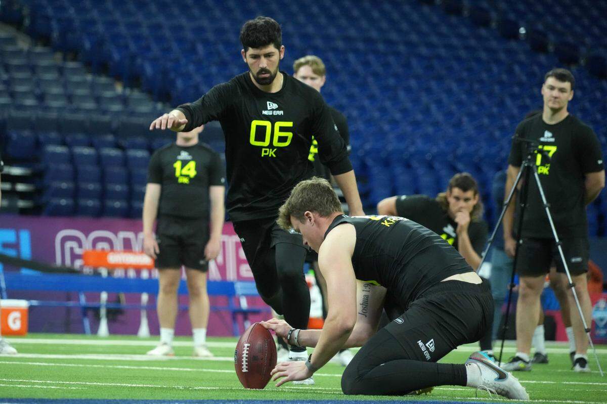 Feb 26, 2025; Indianapolis, IN, USA; Pittsburgh place kicker Ben Sauls (PK06) attempts a field goal during workouts at the 2025 NFL Scouting Combine at Lucas Oil Stadium. Mandatory Credit: Kirby Lee-Imagn Images