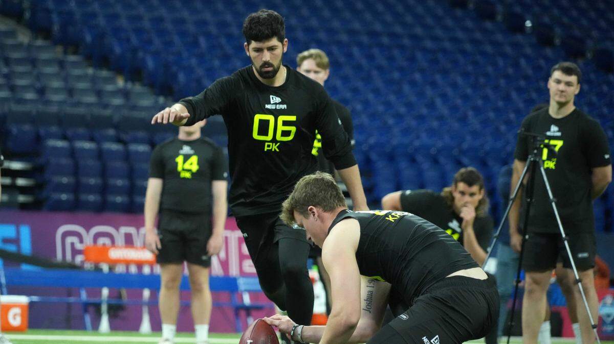 Feb 26, 2025; Indianapolis, IN, USA; Pittsburgh place kicker Ben Sauls (PK06) attempts a field goal during workouts at the 2025 NFL Scouting Combine at Lucas Oil Stadium. Mandatory Credit: Kirby Lee-Imagn Images