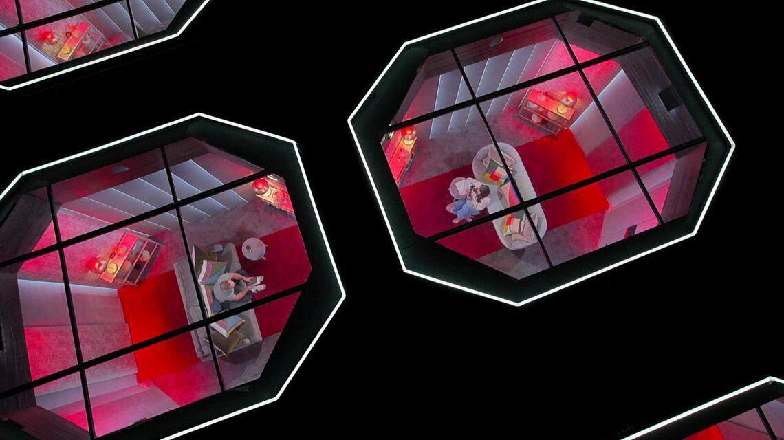 “Love is Blind” Charlotte stars Jimmy and Chelsea in the pods.