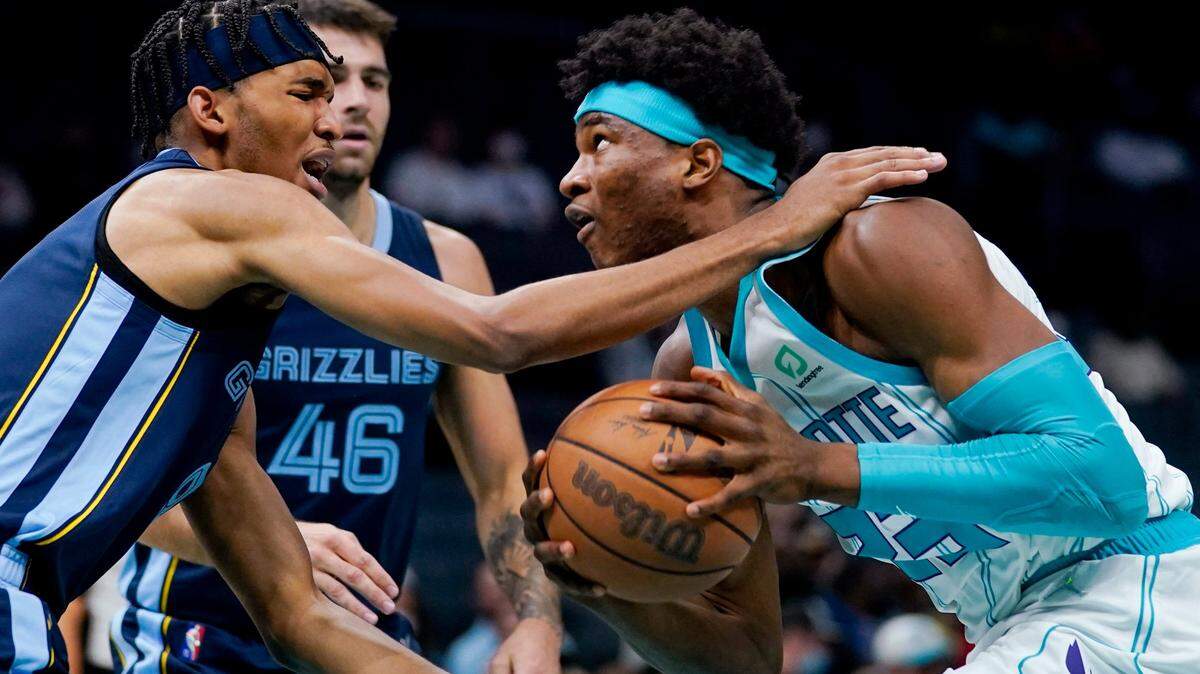 Memphis Grizzlies’ Ziaire Williams, left, fouls Charlotte Hornets’ Kai Jones during the second half of a preseason NBA basketball game Thursday, Oct. 7, 2021, in Charlotte, N.C. (AP Photo/Chris Carlson)