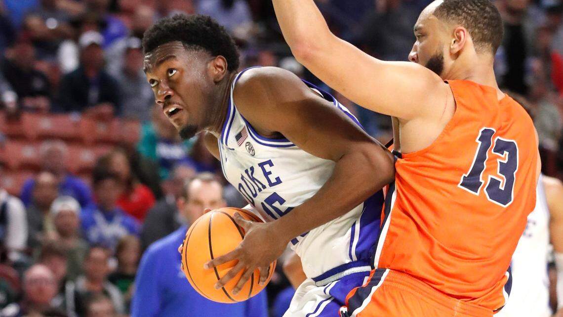 Duke’s Mark Williams (15) gets around Cal State Fullerton’s Vincent Lee (13) during the second half of the Blue Devils’ 78-61 victory over Cal State Fullerton in the first round of the NCAA Tournament in March.