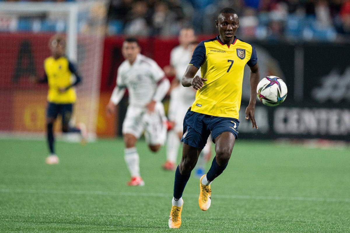 Ecuador midfielder Janner Corozo (7) chases down the ball during the first half of an international friendly soccer match against Mexico in Charlotte Wednesday. Corozo had a goal and an assist in Ecuador’s 3-2 win.
