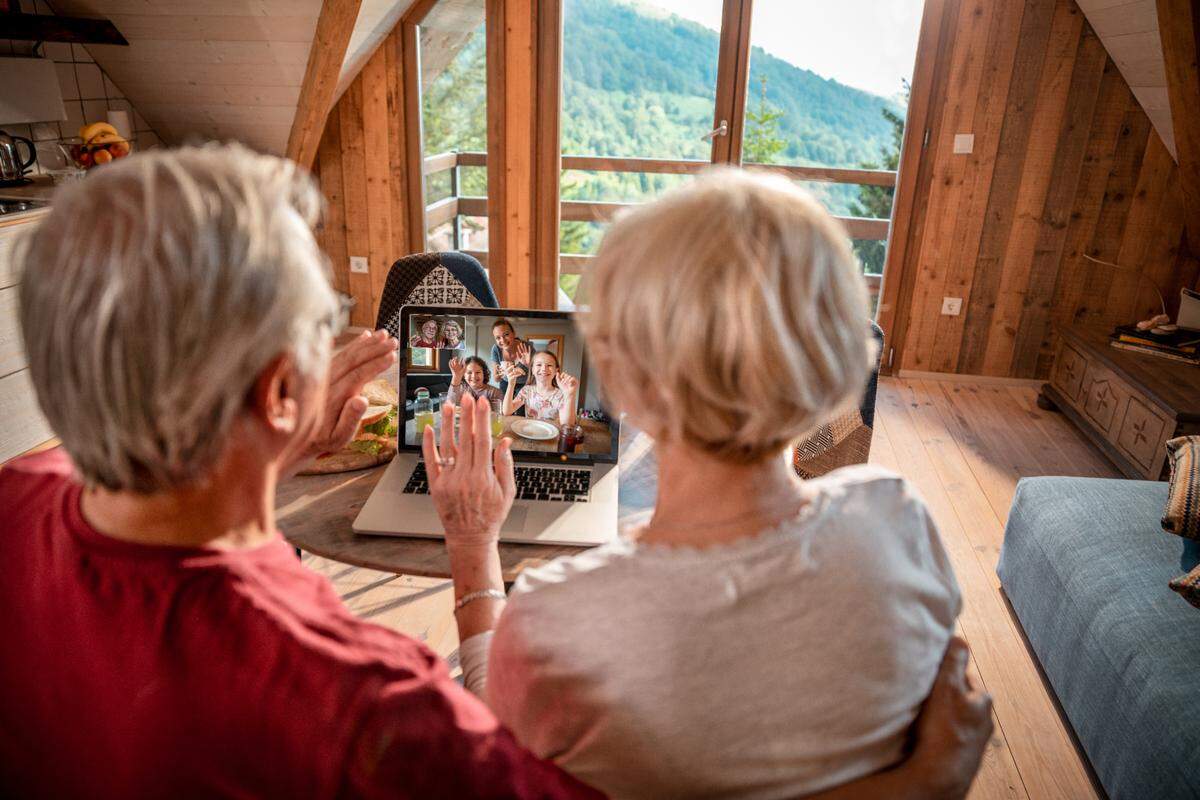 Virtual Thanksgiving may not feel the same, but it is a much safer choice during COVID-19.