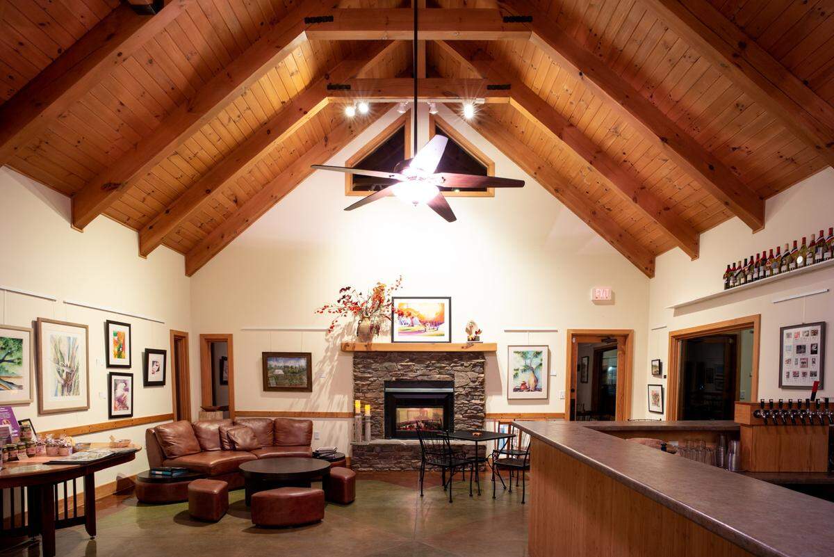 Davesté Vineyards’ bar is situated near a fireplace.