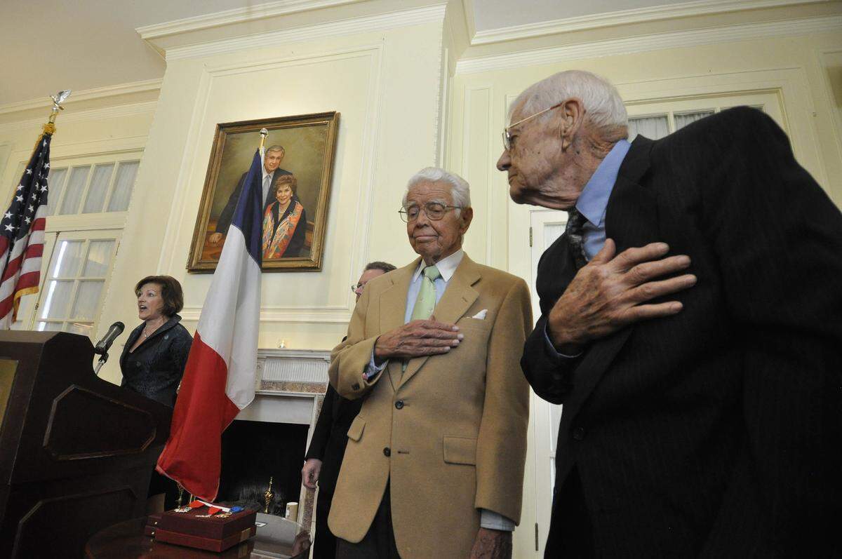 Bob Dalton and fellow WWII veteran James Greer at a ceremony in 2011 at the Duke Mansion, where they were both honored