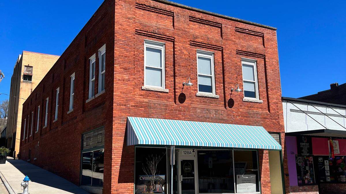The Crazy Pig is opening in early May at the former Royall’s Soda Shop location at 128 West Main St., Elkin.