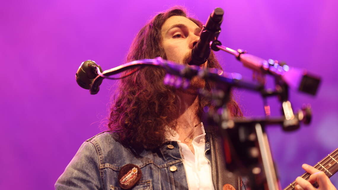 Concert review: On stage in Charlotte, Hozier humbly embraces his place in music history