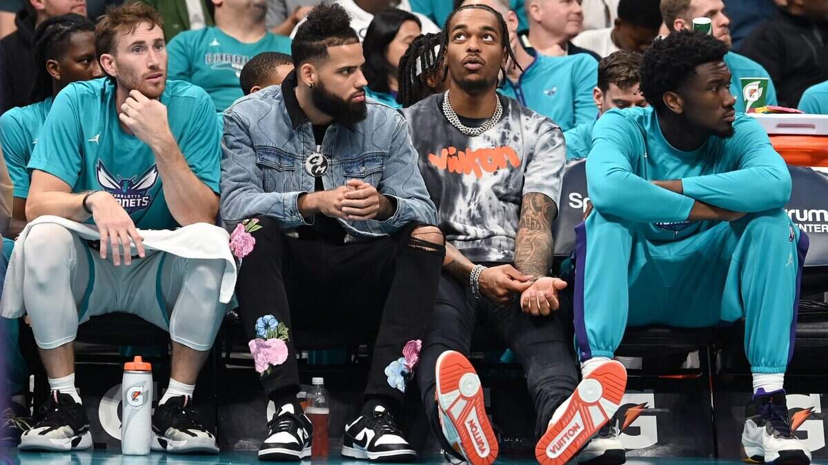 (L-R) Charlotte Hornets Gordon Hayward, Cody Martin, PJ Washington and Mark Williams watch the team battle the Washington Wizards during first half action on Monday, October 10, 2022 at Spectrum Center in Charlotte, NC. The Hornets hosted the Washington Wizards in NBA preseason action.