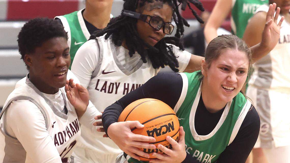 Which are the best girls’ high school basketball teams in NC? Check our rankings