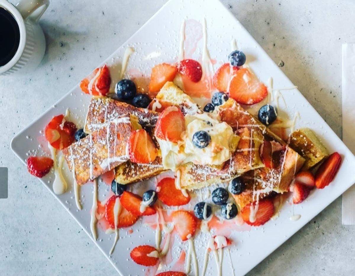 Harold’s Chicken & Ice Bar’s Charlotte location will introduce a new feature to the brand — weekend brunch. Shown is the Strawberry Shortcake French Toast with fresh strawberries and blueberries.