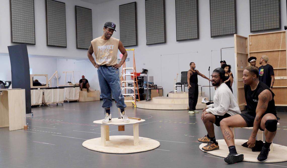 Charlotte’s own Phillip Johnson Richardson, center, at a rehearsal of “The Wiz.” He plays Tinman in the classic musical that will be in Charlotte Nov 7-12 at Belk Theater.