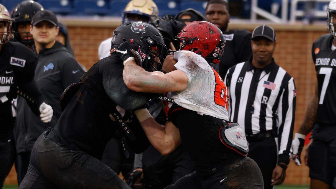 South Carolina edge rusher Enagbare Kingsley pushes back San Diego State tight end Daniel Bellinger at Senior Bowl practice in Mobile, Ala.Photo by Jeff Hanson