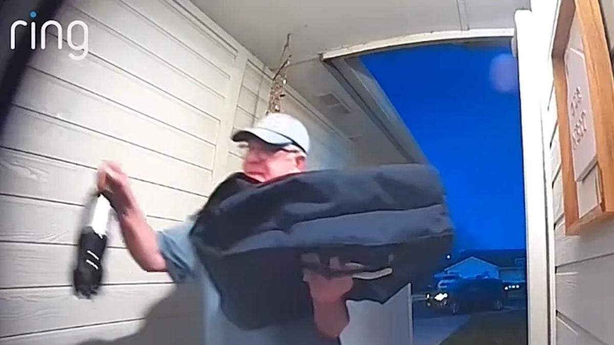 Domino’s Driver Buys Customer a Diet Coke With His Own Money