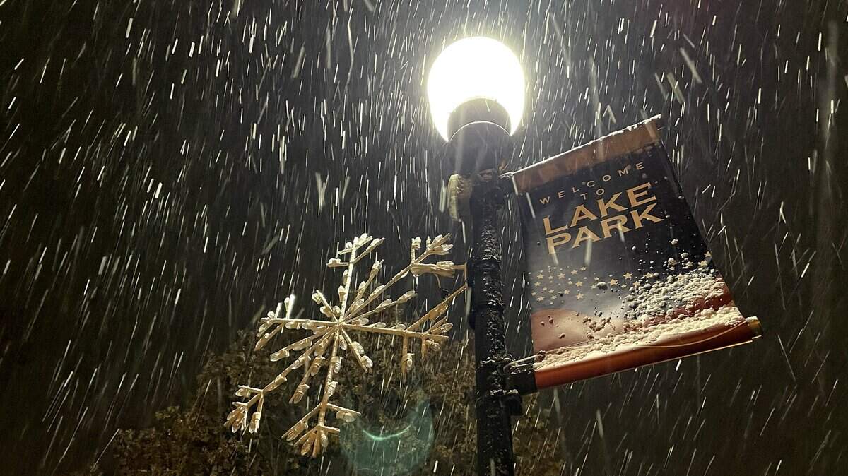 Snow could reappear before dawn Thursday in the Charlotte area but little accumulation is expected, forecasters say.