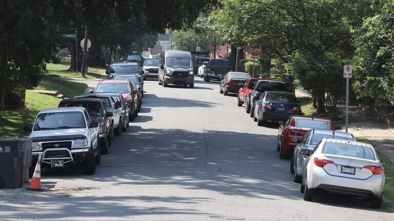 ‘We all suffer.’ New apartment tower floods this Charlotte neighborhood with cars