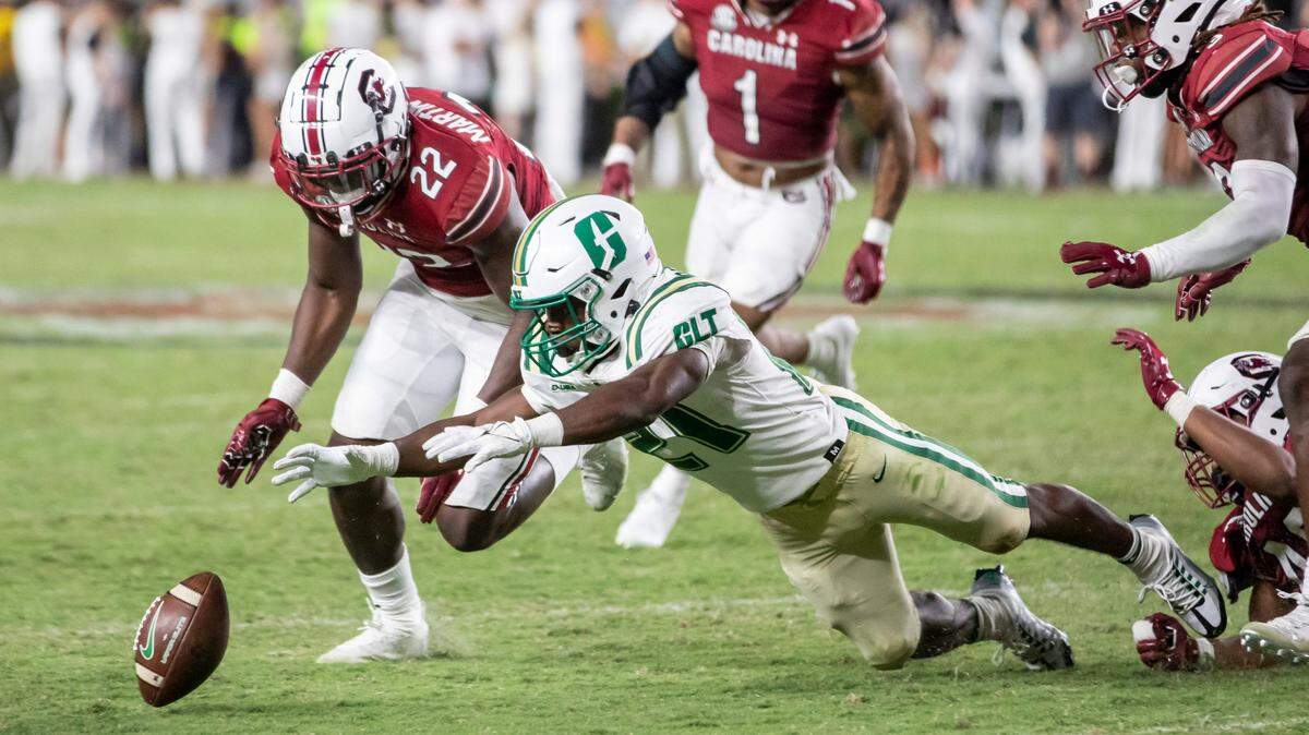 South Carolina linebacker Bam Martin-Scott (22) and Charlotte running back Henry Rutledge (21) scramble for a fumble at Williams-Brice Stadium in Columbia, SC on Saturday, Sept. 24, 2022.