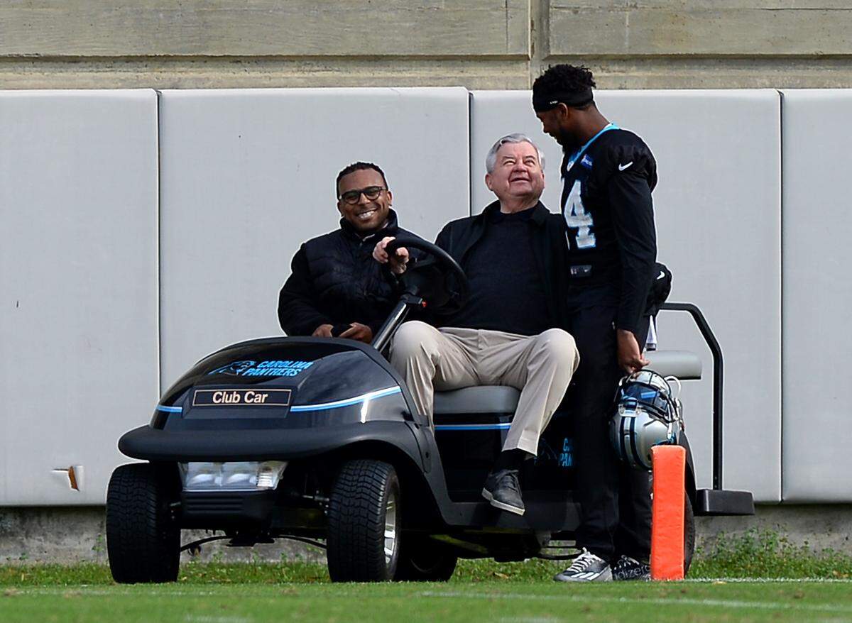 Jerry Richardson, center, takes a break with cornerback Josh Norman and the team’s director of communications, Steven Drummond during a Panthers practice during the fall of 2015.