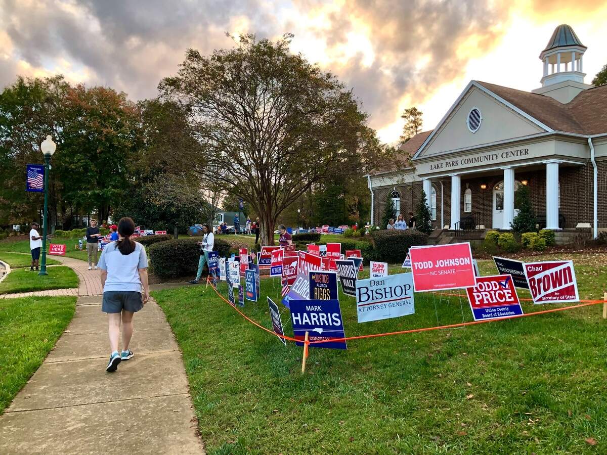 Voters make their way to the Lake Park Community Center to vote on Tuesday, November 5, 2024.