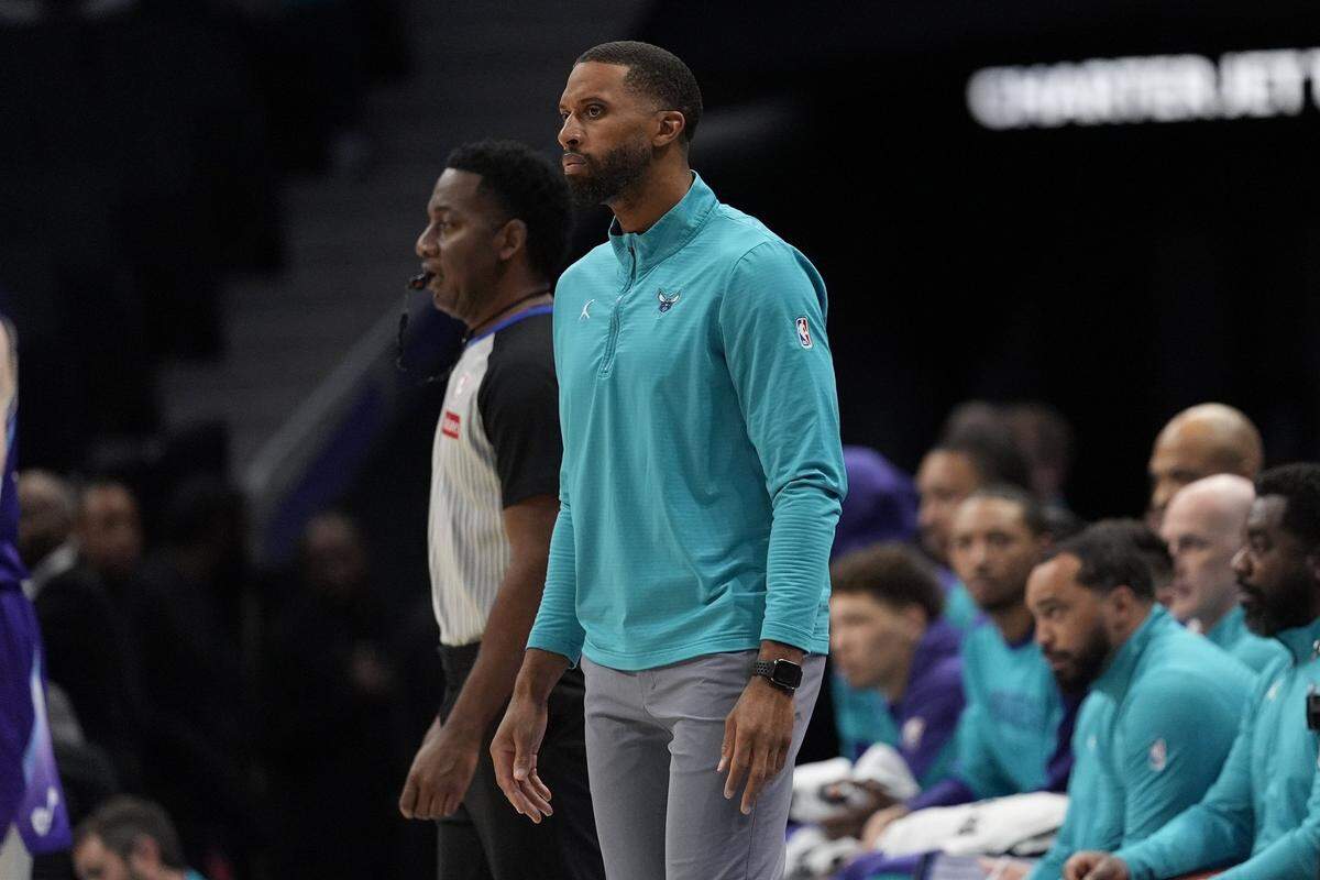 Charlotte Hornets head coach Charles Lee during the first quarter against the Utah Jazz at Spectrum Center.