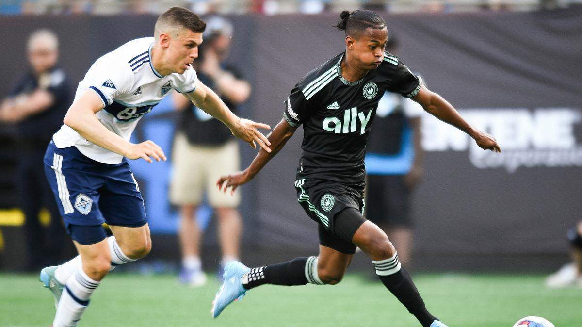 Charlotte FC forward Kerwin Vargas (18) moves down field past Vancouver Whitecaps defender Ranko Veselinović (4) during a game at Bank of America Stadium in Charlotte, N.C., Sunday, May 22, 2022.