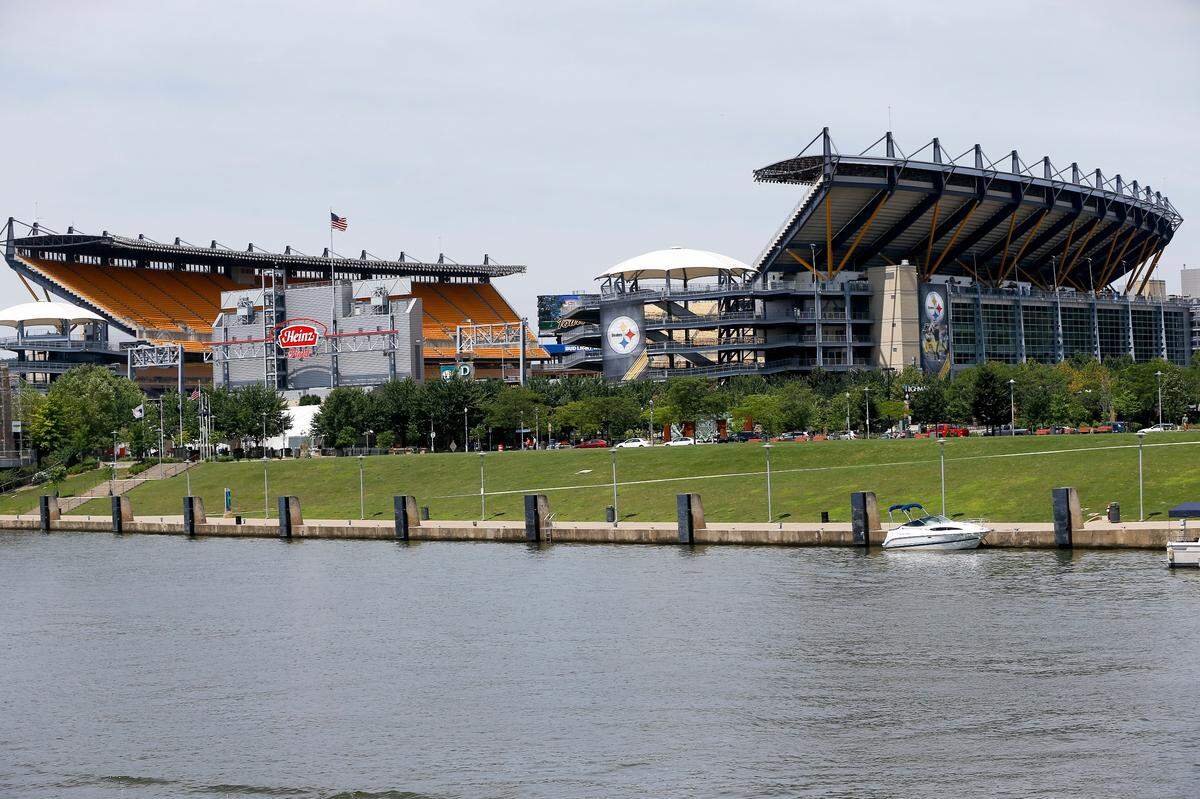 The North Shore development, a public-private project in Pittsburgh between Heinz Field and PNC Park, will ultimately include 800,000 square feet of office space and 140,000 square feet of retail space, including bars, restaurants and other entertainment venues. In developing the area around Bank of America Stadium, the Carolina Panthers could look to Pittsburgh for inspiration.