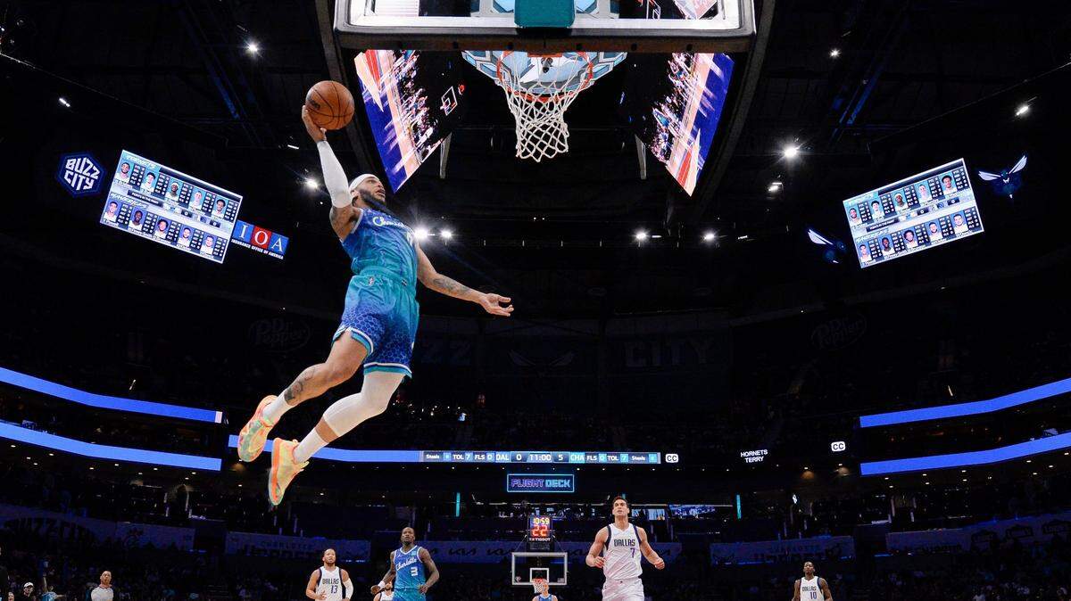 Charlotte Hornets forward Miles Bridges (0) goes up over Dallas Mavericks defense during a game at Spectrum Center in Charlotte, N.C., Saturday, March 19, 2022. Charlotte beat Dallas 129-108.