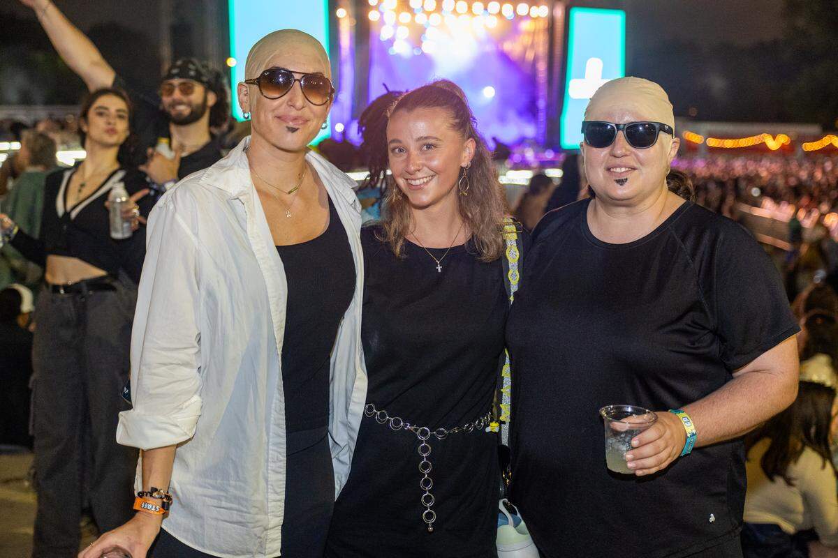 Pitbull fans at Lovin’ Life Music Fest.