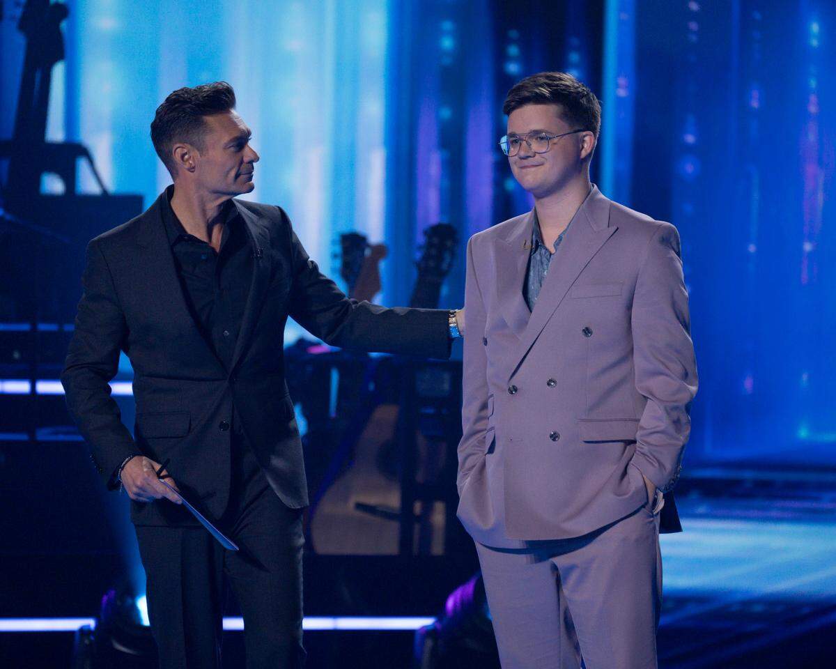Josh King and Ryan Seacrest in the April 5 episode of “American Idol” on ABC.
