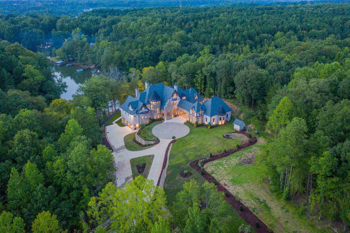 Grand Lac Chateau on Lake Norman in Mooresville is under contract to be sold for $7.5 million, according to Charlotte-based HM Properties.