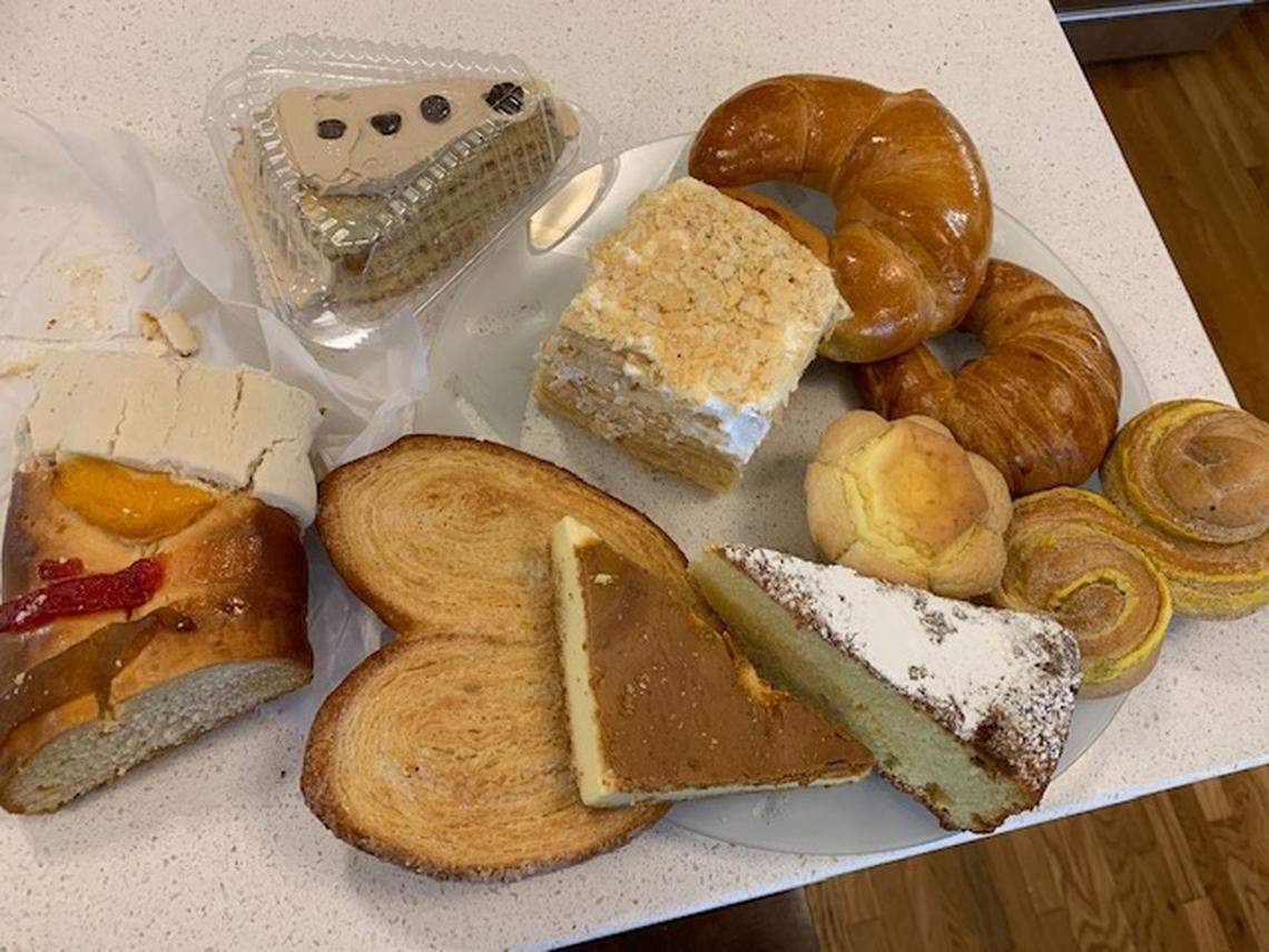 A platter of pastries, including mocha cake, Rosca de Reyes, orejas (palmiers), pan de Queso, milhojas and sweet rolls.